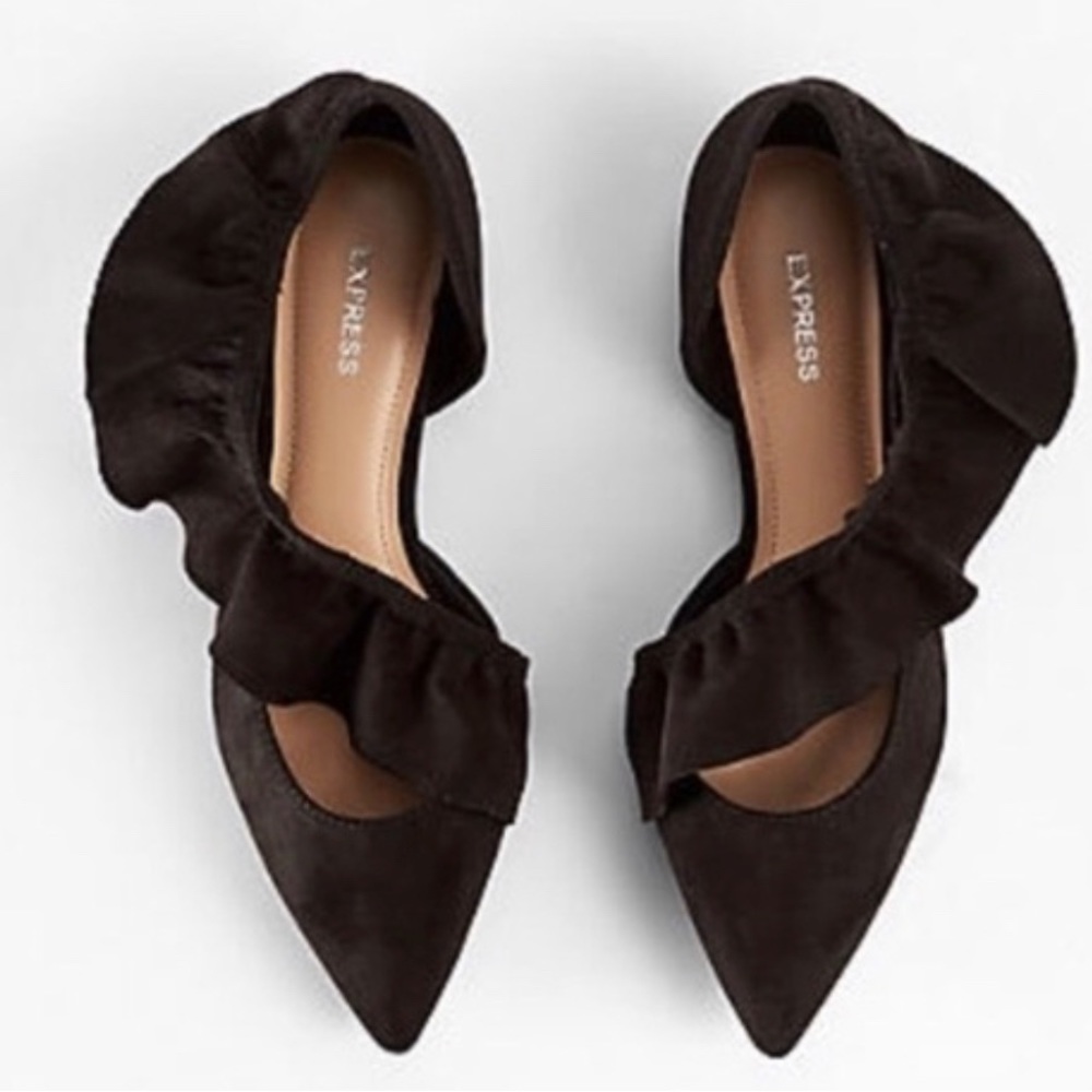 Express Ruffle Flat Size 7